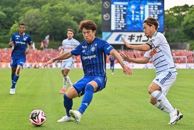 关于鹿岛鹿角球迷现场助威，球队士气高涨的信息
