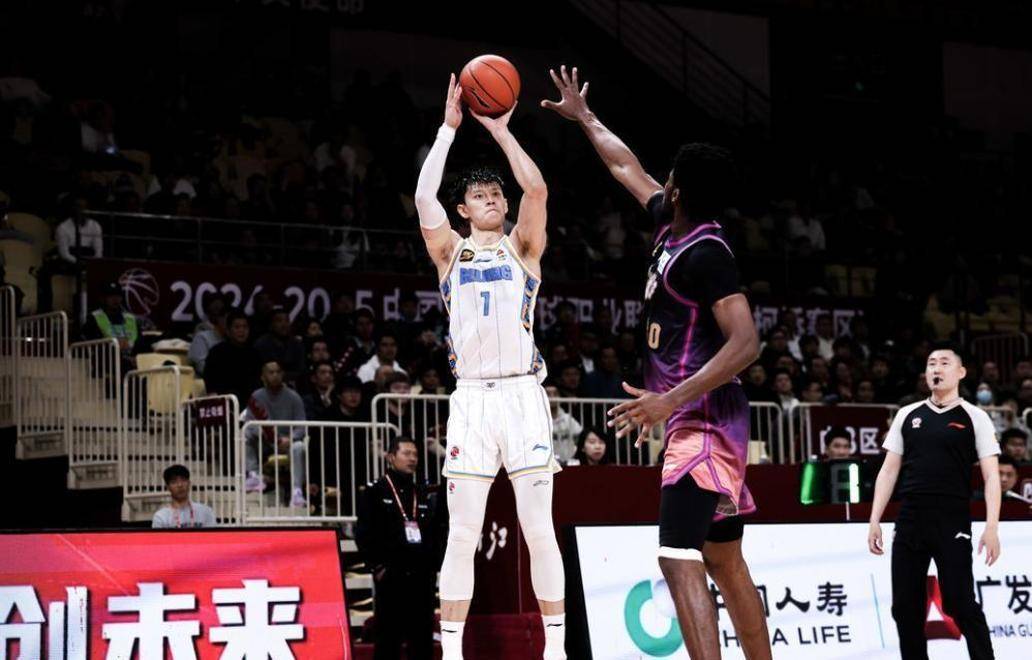 周琦31分曾凡博28+10首钢大胜福建广东胜广州的简单介绍