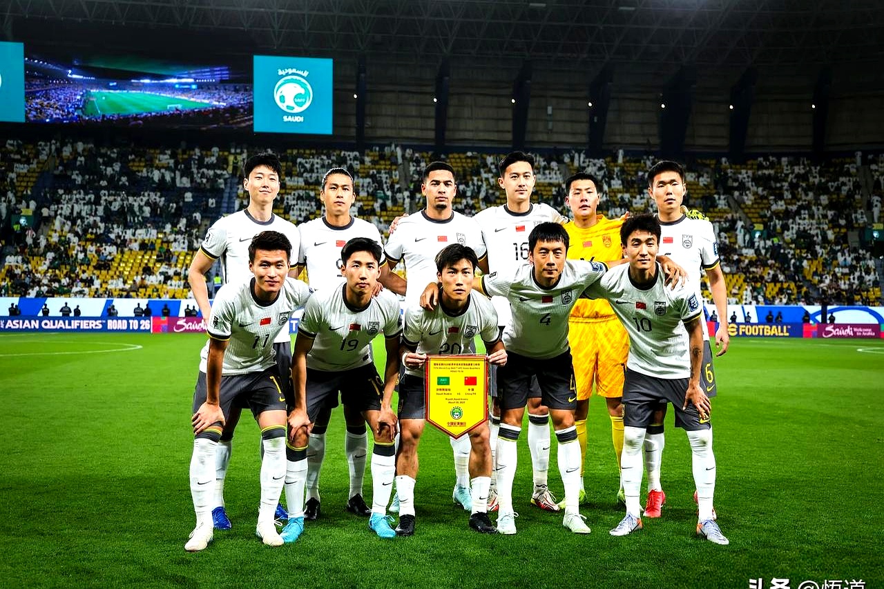 九游体育-国足主帅未定!东亚杯23人浮现韦世豪难入选3新星上位(国足2020年东亚杯赛程)