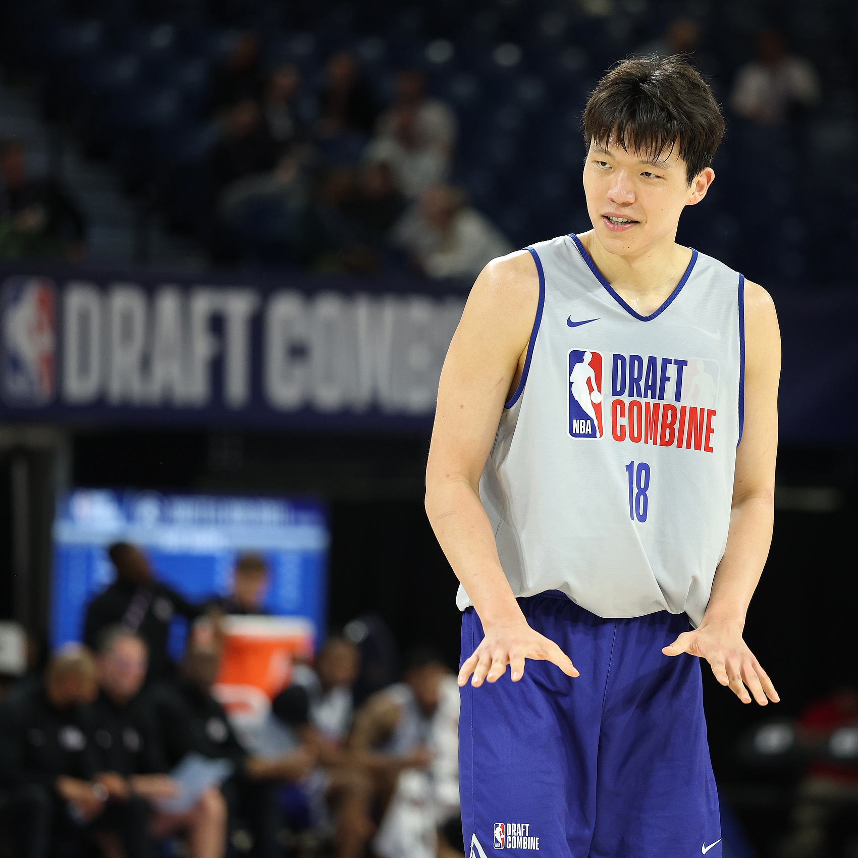 8255美元!杨瀚森联合试训球衣拍高价仅次于状元弗拉格(杨瀚森夏联首战勇士)